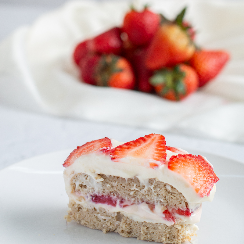 Family Vanilla Strawberry Cake